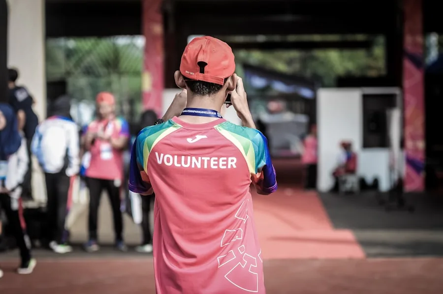Volunteers working together at a community organization